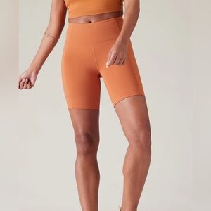 Athleta Ultimate Stash ll 7” Short